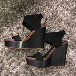 VINCE CAMUTO WEDGES